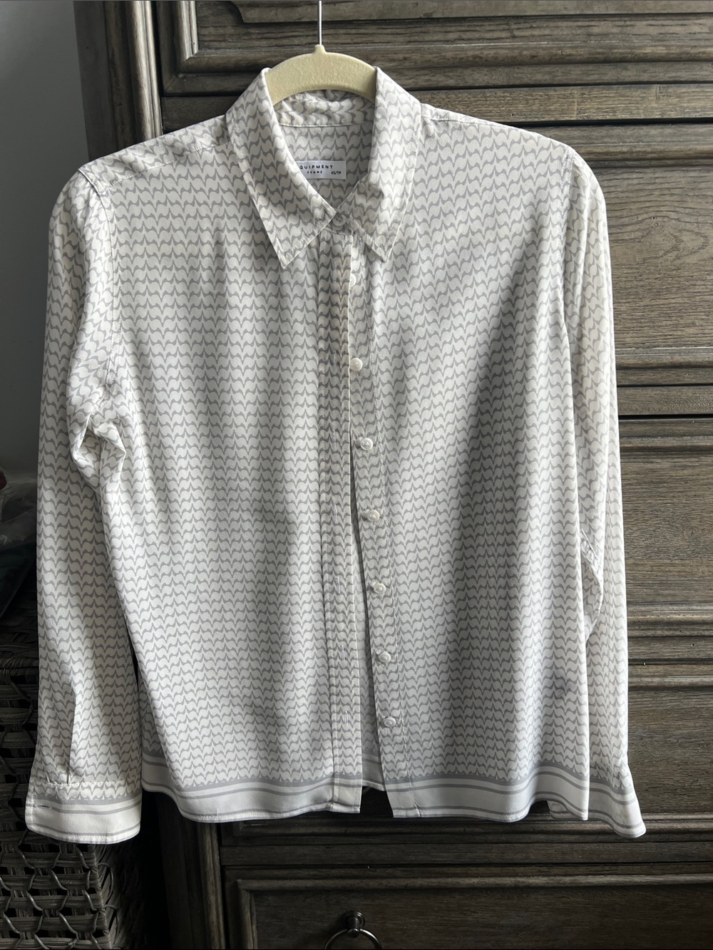 Equipment Femme 100% Silk Geometric Button Down Blouse Shirt XS